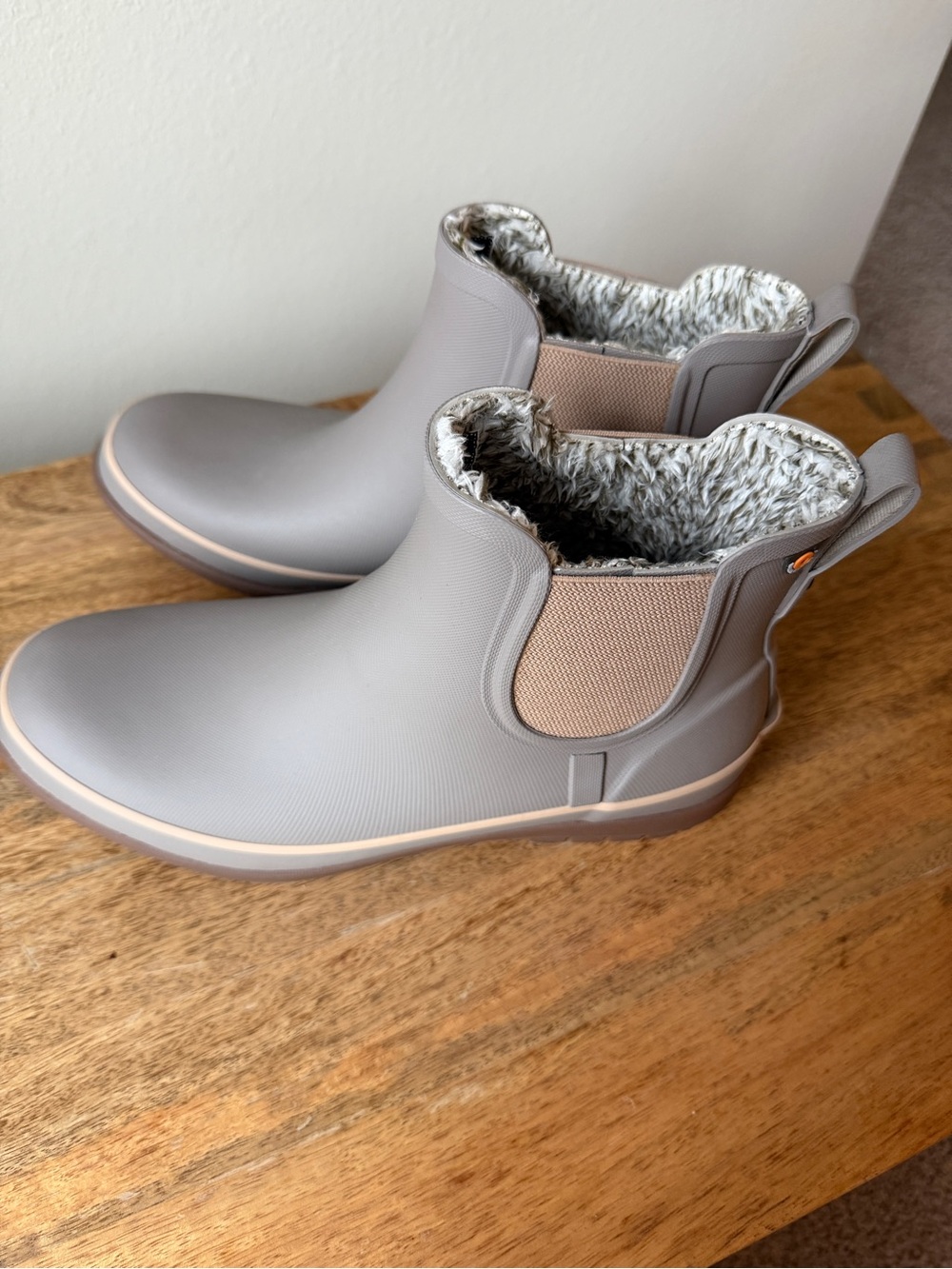 BOGS Amanda Plush II Chelsea Boots